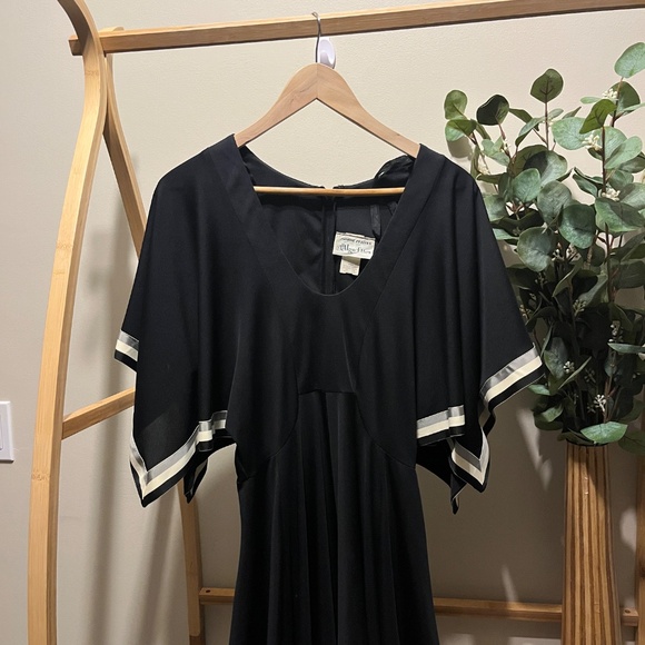 Vintage Algo-Ettes Black Short Sleeve Midi Dress - Picture 2 of 6